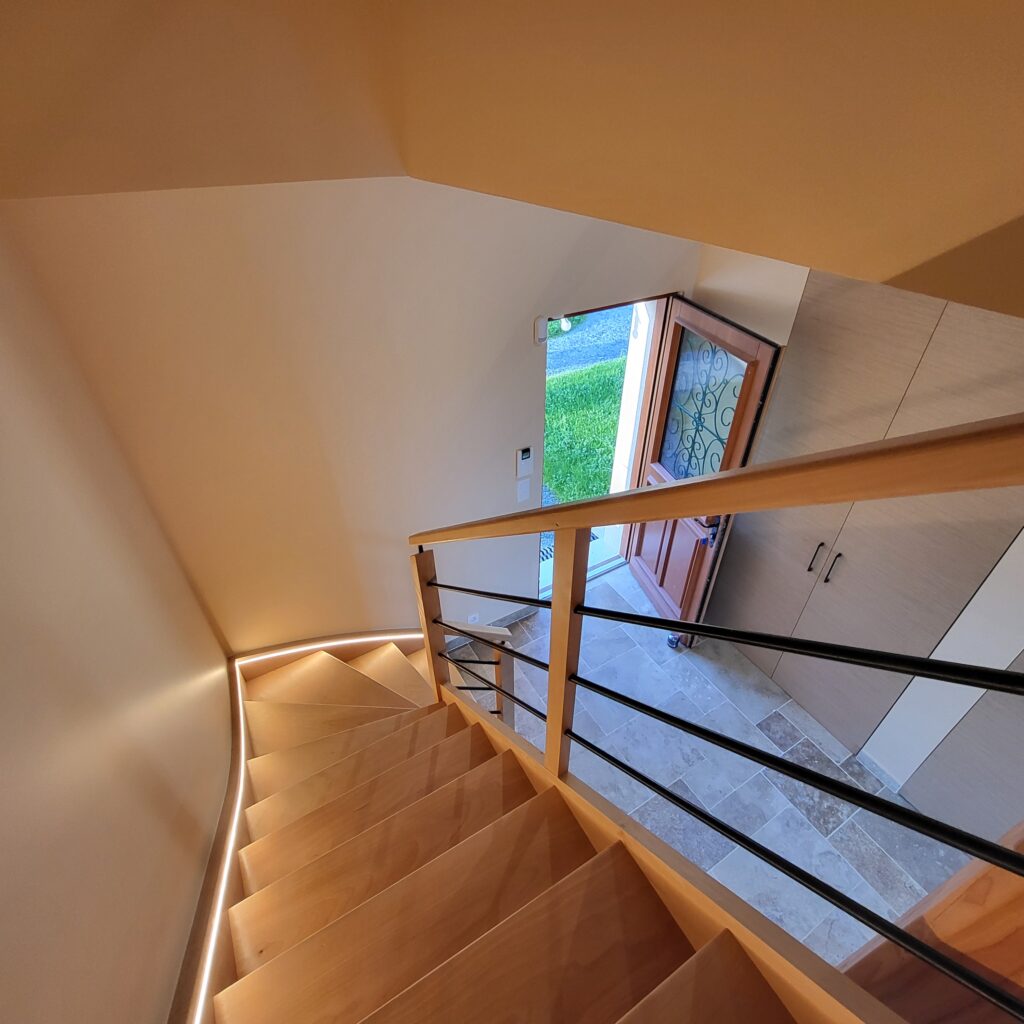 Loft relais1835 dordogne loft escalier entree courinterieur stairway mainentrance courtyard