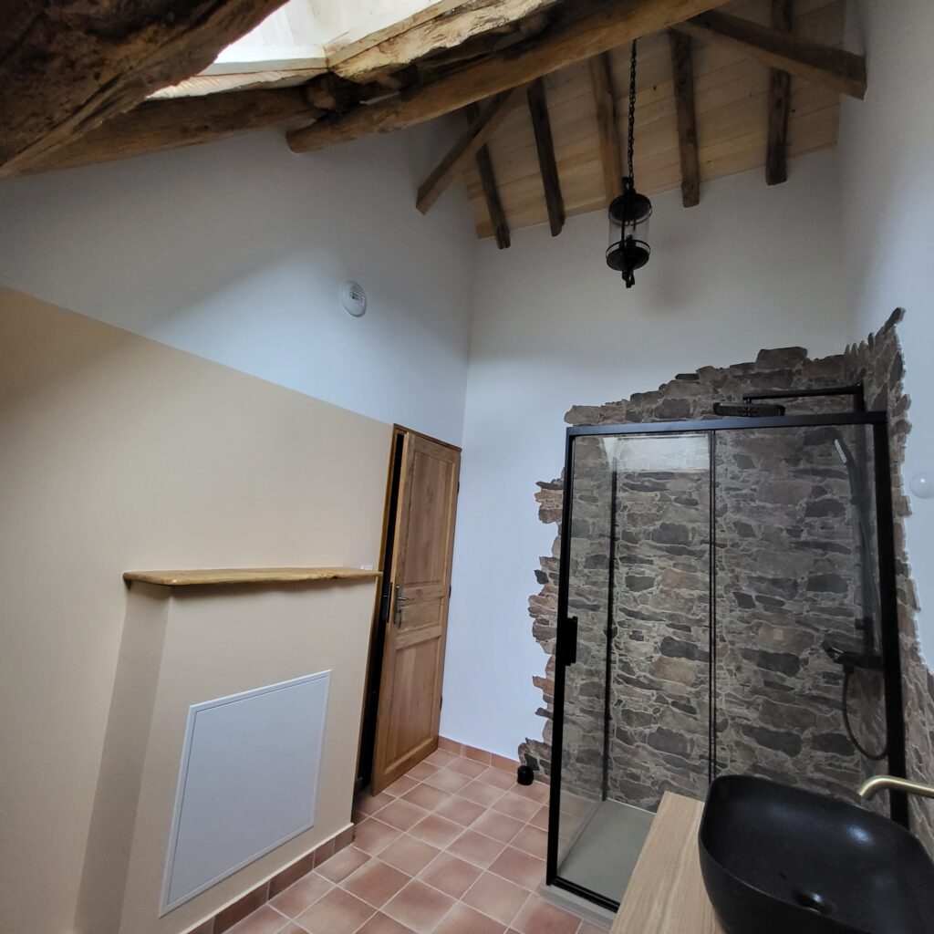 Grange relais1835 dordogne salledeau 1eretage bathroom firstfloor
