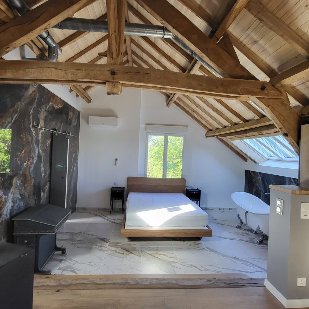 Loft relais1835 dordogne chambre baignoire bedroom bathtub